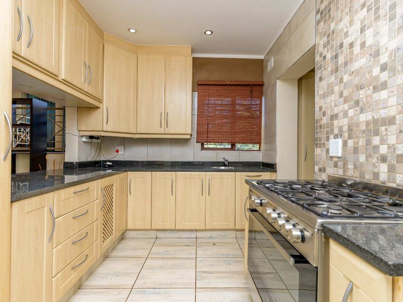 Hendra - Spacious Split-Level Home In Glen Hills - Photo 6