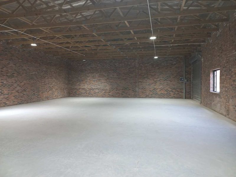 Single level warehouse space, Fairview. Available immediately! - Photo 3