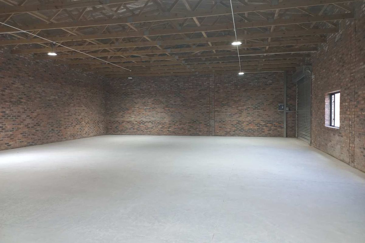 Single level warehouse space, Fairview. Available immediately! - Photo 3
