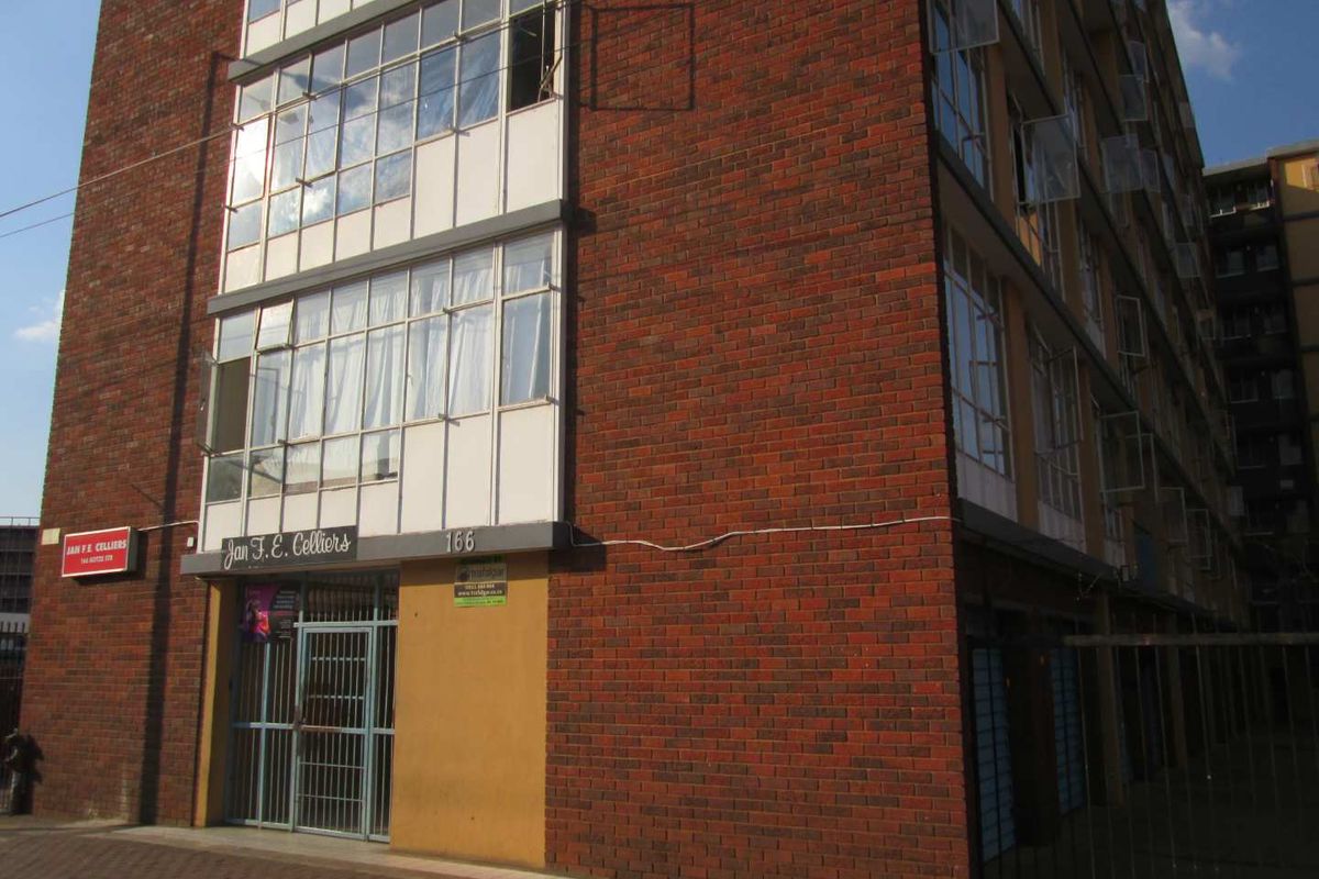 BEAUTIFUL AND NEAT [2] TWO BEDROOMS APARTMENT FOR SALE IN SUNNYSIDE [ JAN FE CELLIERS FLATS ] - Photo 4