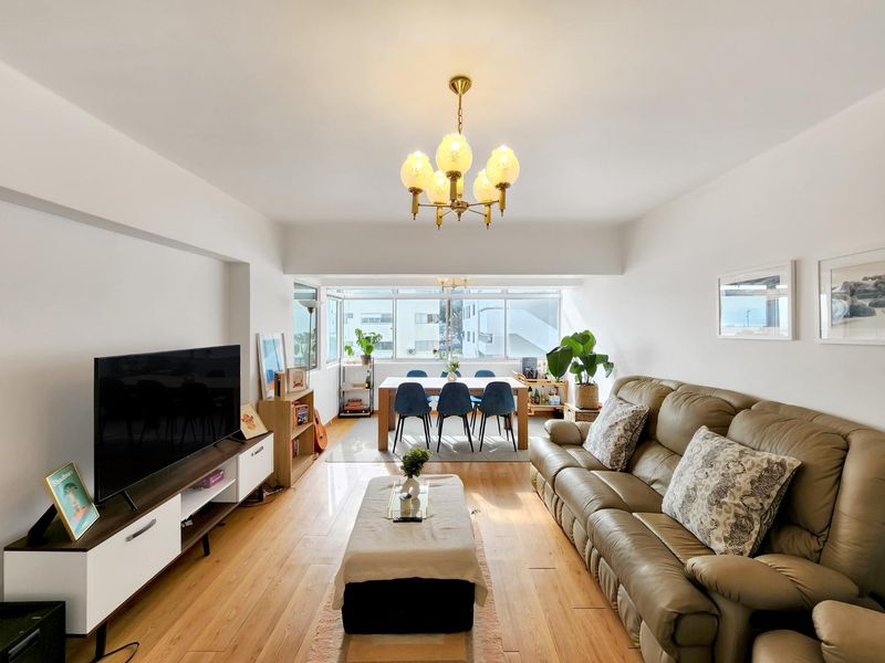 Large FURNISHED one bedroom apartment with sea views on Beach Road - Photo 4