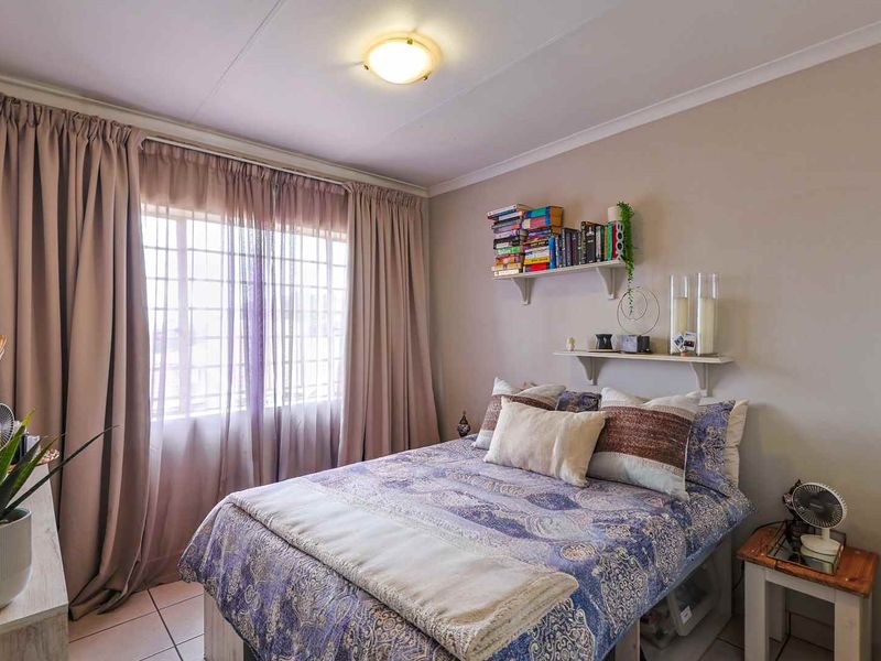 Immaculate 2 Bedroom Apartment with Scenic Views in The Wilds Security Estate - Photo 10