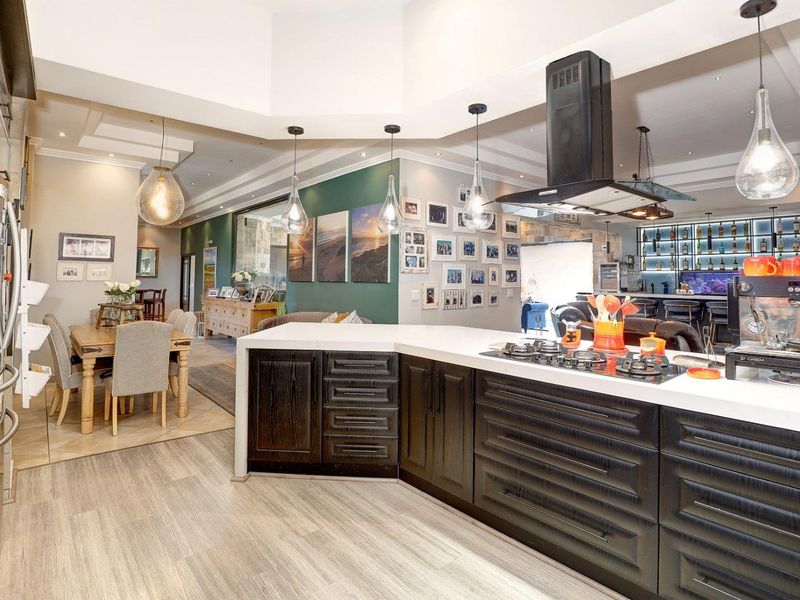 Entertainer’s Dream Home With Spectacular Views - Photo 9