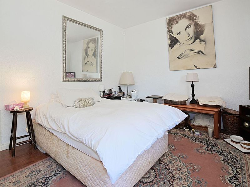 Spacious pet-friendly ground floor apartment with a garden - Photo 8