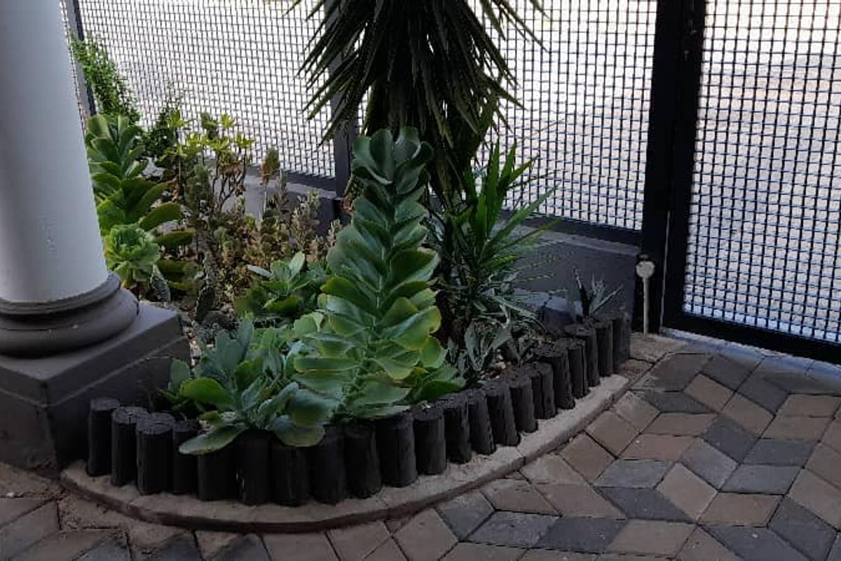 STUNNING DOUBLE-STOREY 4 BEDROOM HOUSE FOR SALE IN HOCHLAND PARK - Photo 2