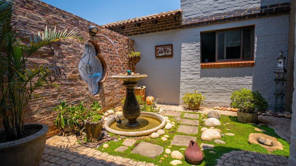 Beutiful inner garden with lead glass and water feature