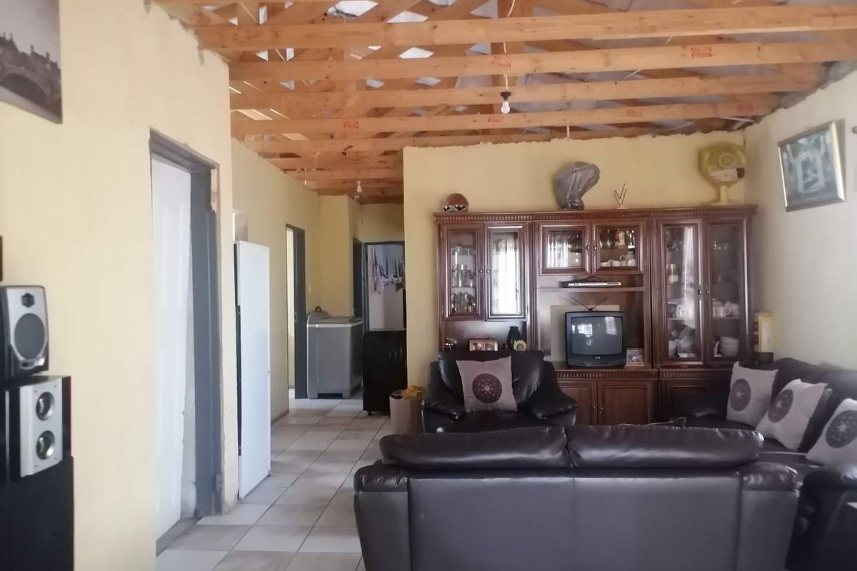 3 BEDROOMS HOUSE FOR SALE IN HLANGANANI - Photo 3