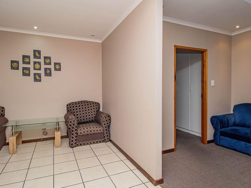 Spacious loft unit in a popular complex in the heart of Heiderand. - Photo 5