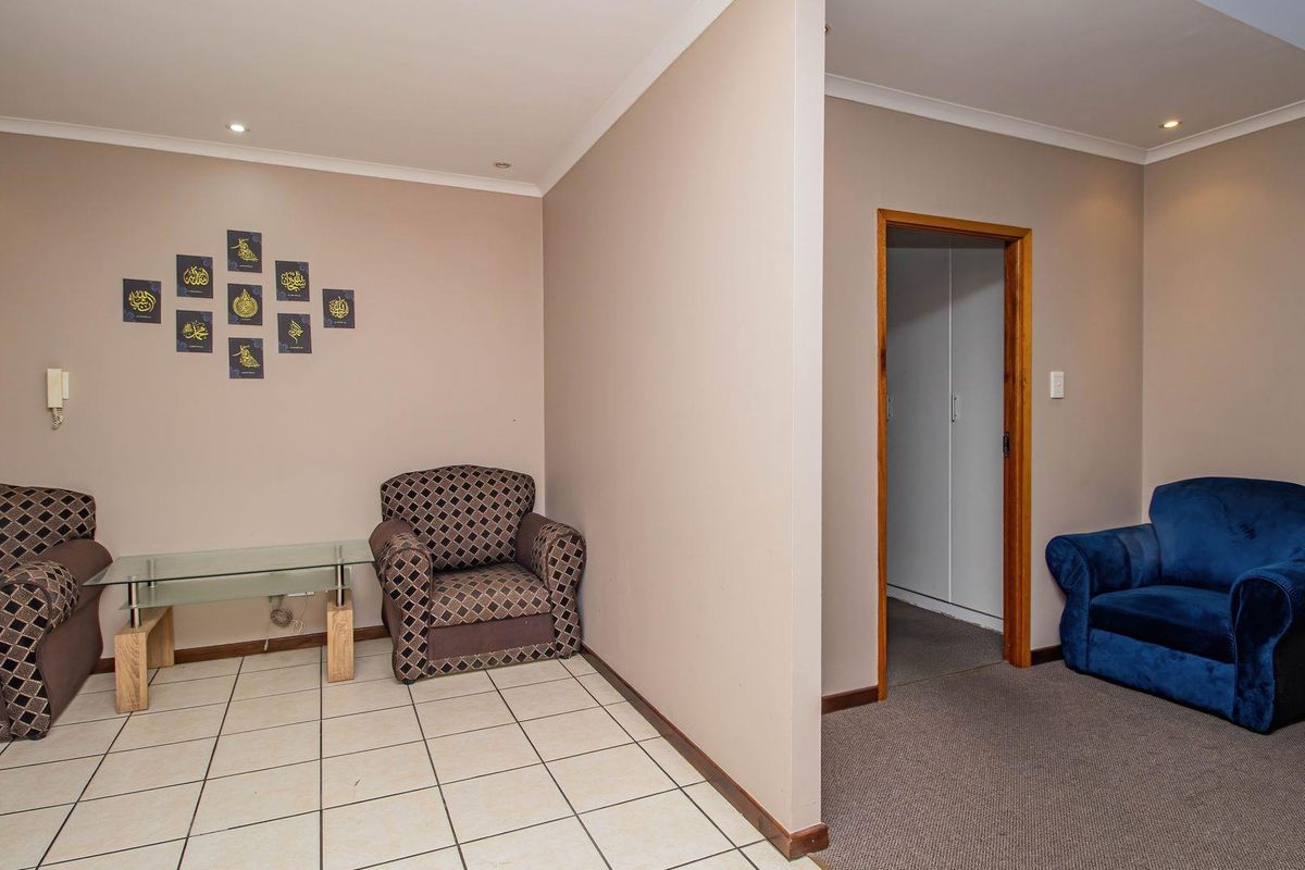 Spacious loft unit in a popular complex in the heart of Heiderand. - Photo 5