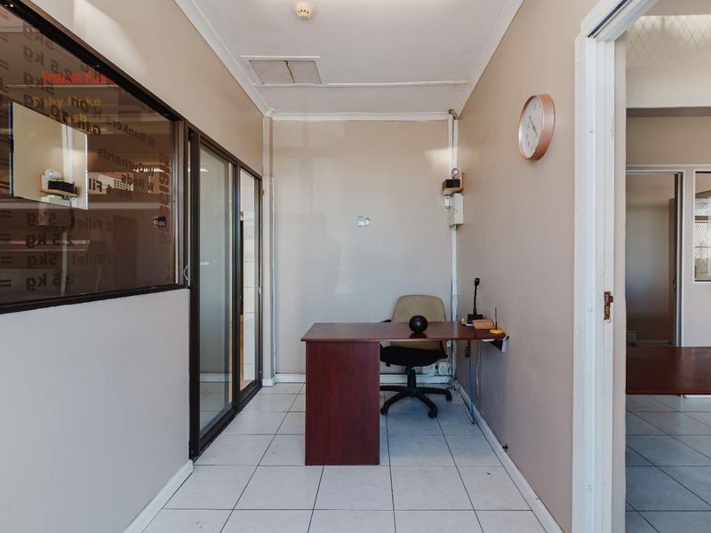 GREAT COMMERCIAL AND RETAIL PROPERTY - Photo 8