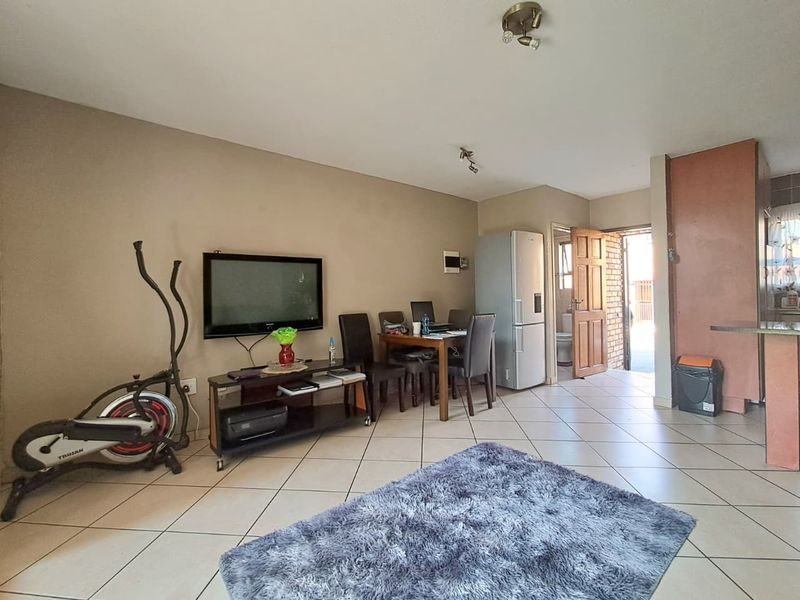 2 Bedroom Duplex Unit for Sale in General Alberts Park - Photo 6