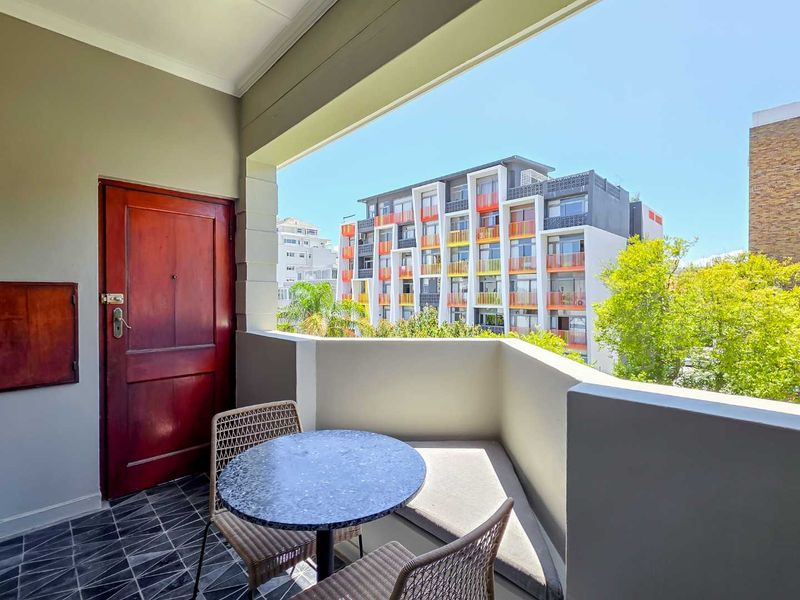 Heritage charm in the heart of Sea Point - Photo 2