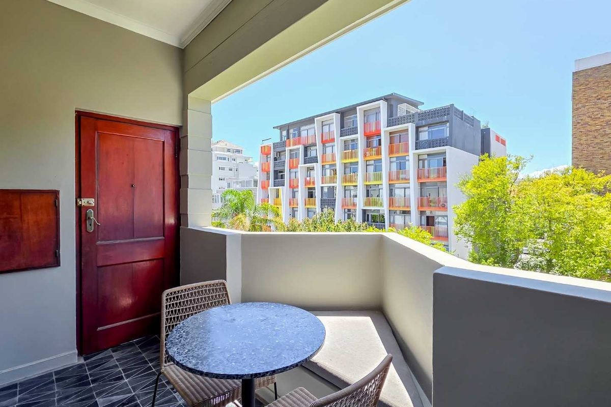 Heritage charm in the heart of Sea Point - Photo 2