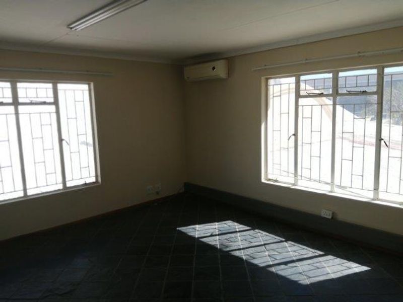 OFFICE BUILDING - EXCELLENT LOCATION - FOR SALE - Photo 7