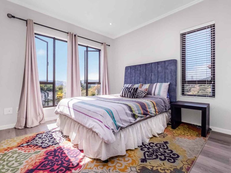 MIDDLE FLOOR APARTMENT SITUATED IN A HIGHLY DESIRABLE LOCATION - Photo 7