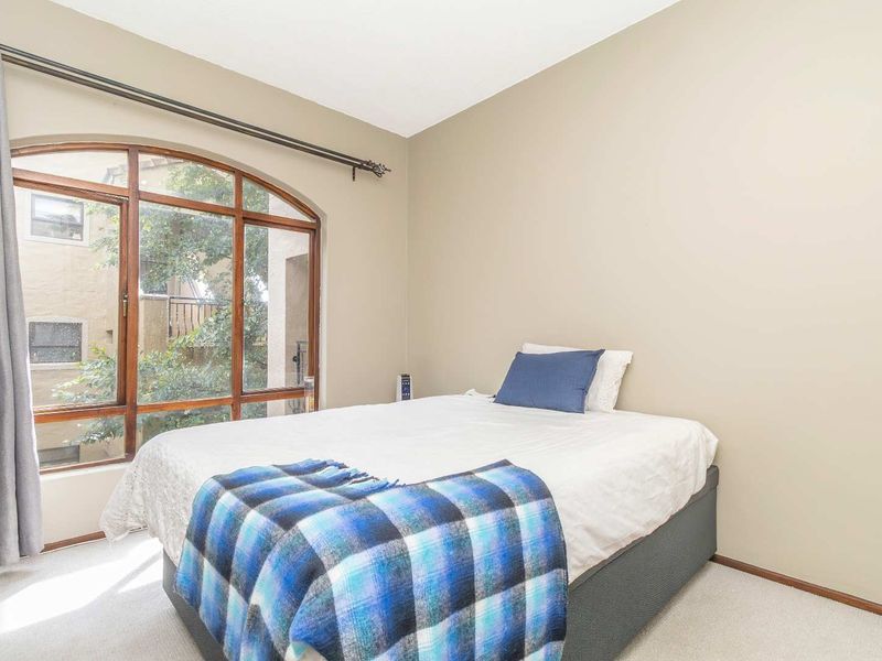 Charming 1-Bedroom Apartment in Popular Montserrat, Lonehill - Photo 6