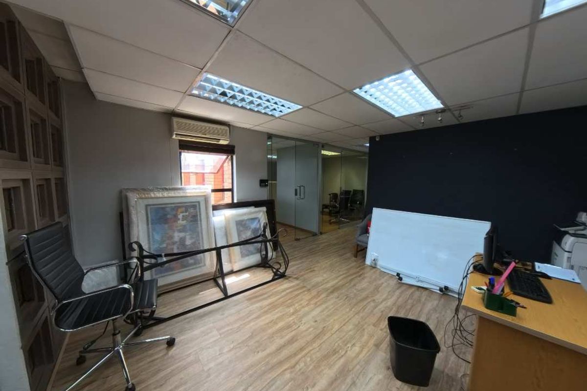 PRIME OFFICES TO RENT AND SITUATED AT 339 HILDA STREET FOR ONLY R 64 500 PER MONTH. - Photo 4