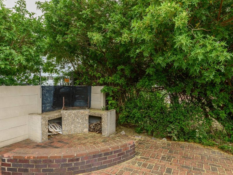 Beautiful, sunny family home. Prime location! Good security! - Photo 7