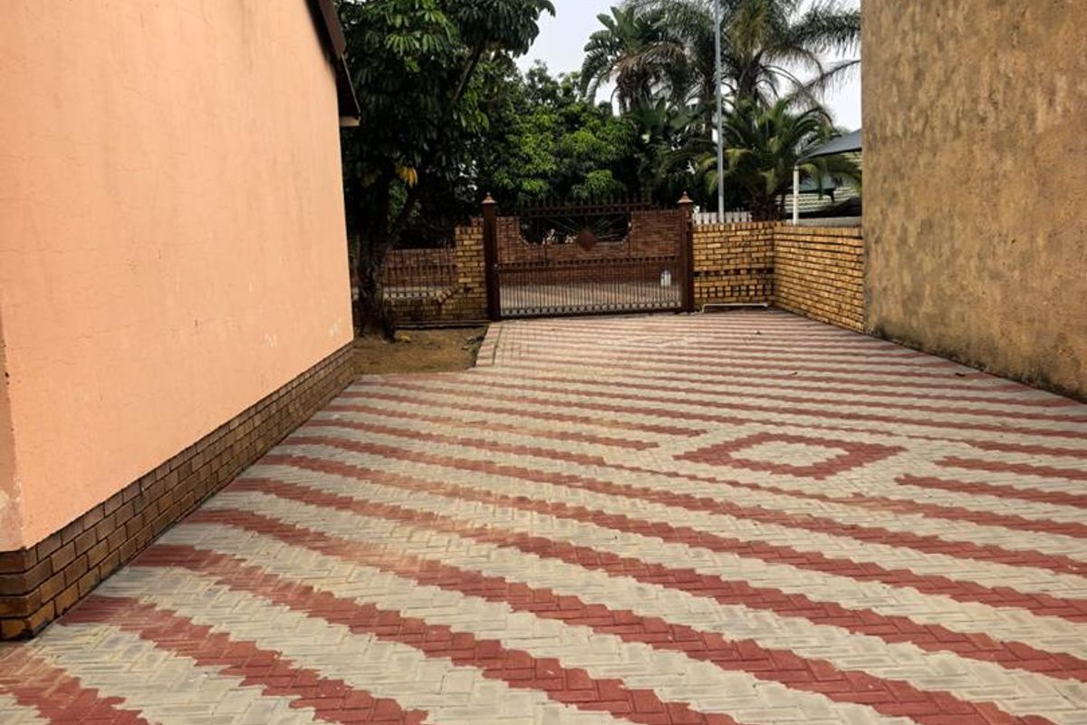 3 bedrooms house for sale in Soshanguve DD - Photo 2