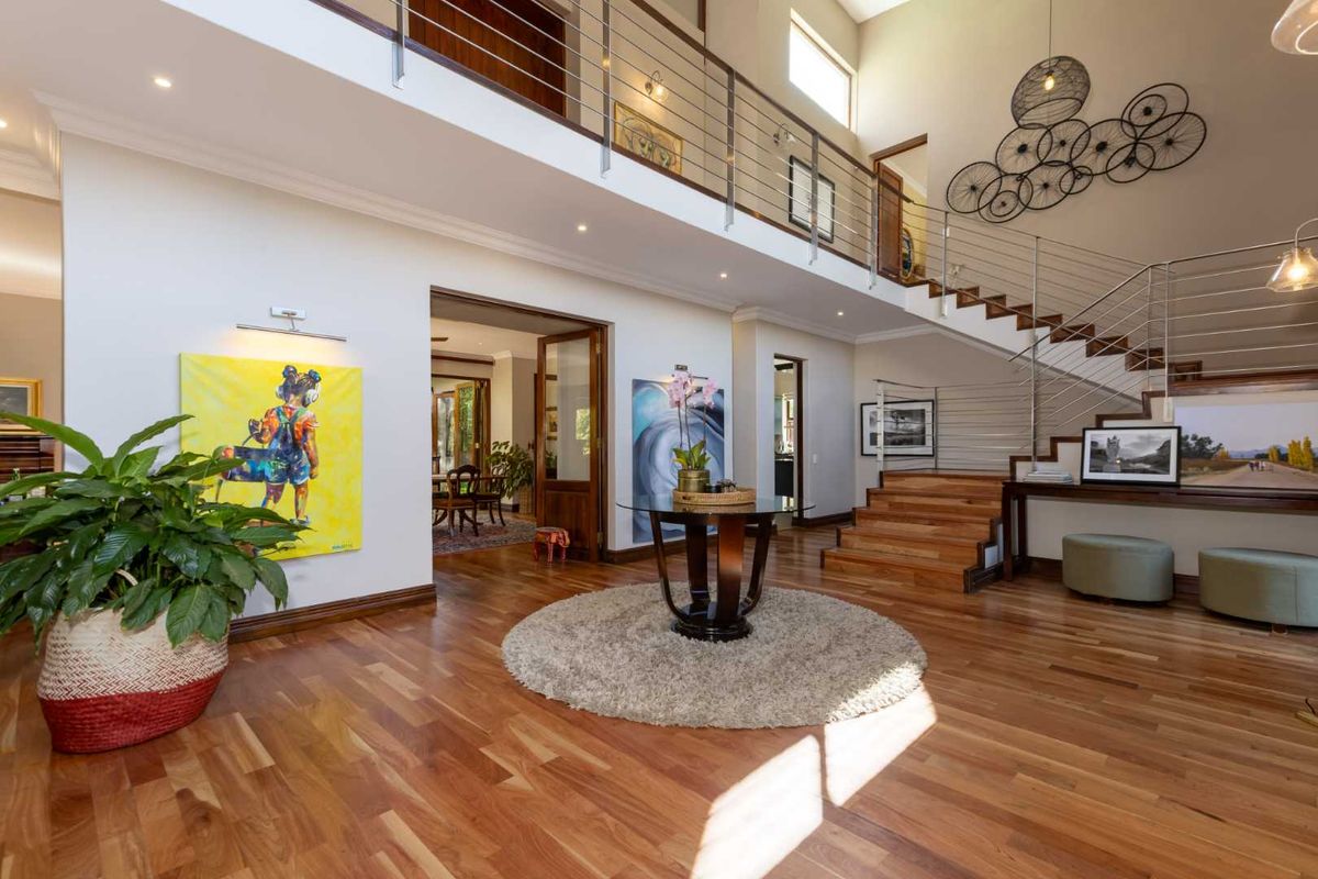 PRESTIGIOUS, HIGH-END TROPHY RESIDENCE IN A SERENE AND PEACEFUL LOCATION - Photo 3