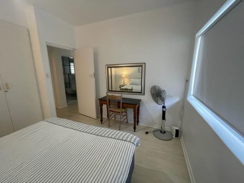 Comfortably furnished 2 Bed apartment with parking, small balcony - Photo 5