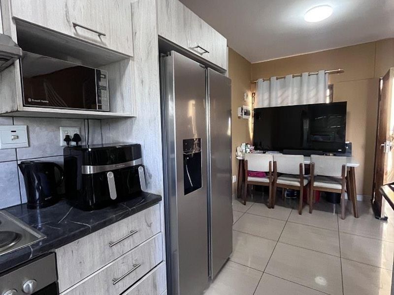 3-Bedroom Townhouse for Sale in Hillary Court, Otjomuise | N$1,200,000 (excluding costs) - Photo 2