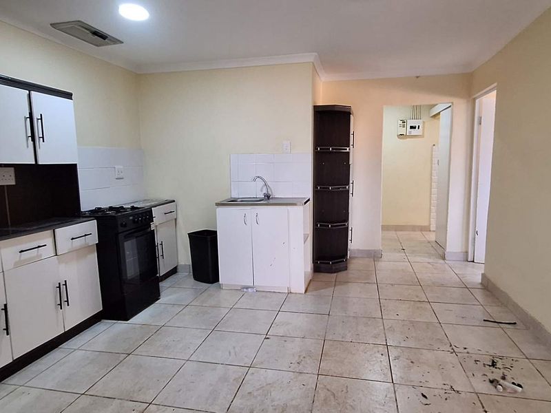 2 Bed Garden Flatlet including water - Crestview - Photo 2