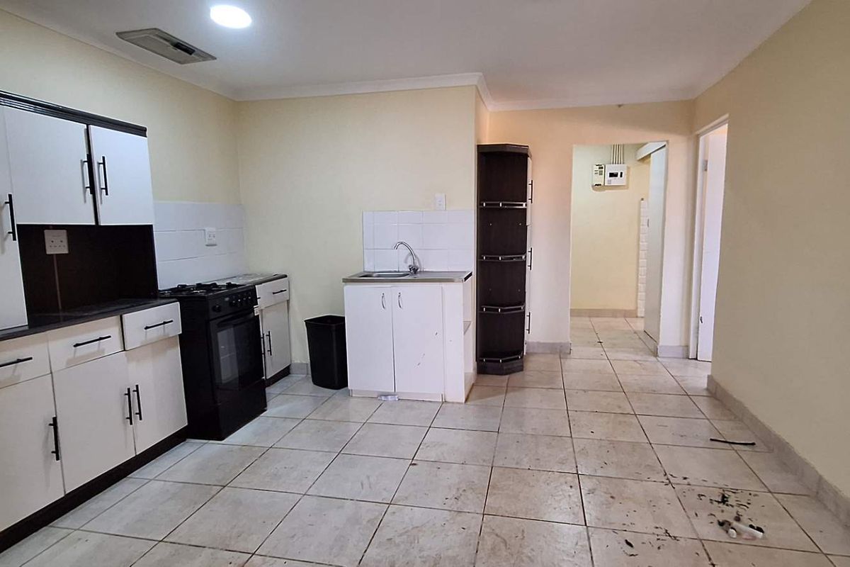 2 Bed Garden Flatlet including water - Crestview - Photo 2