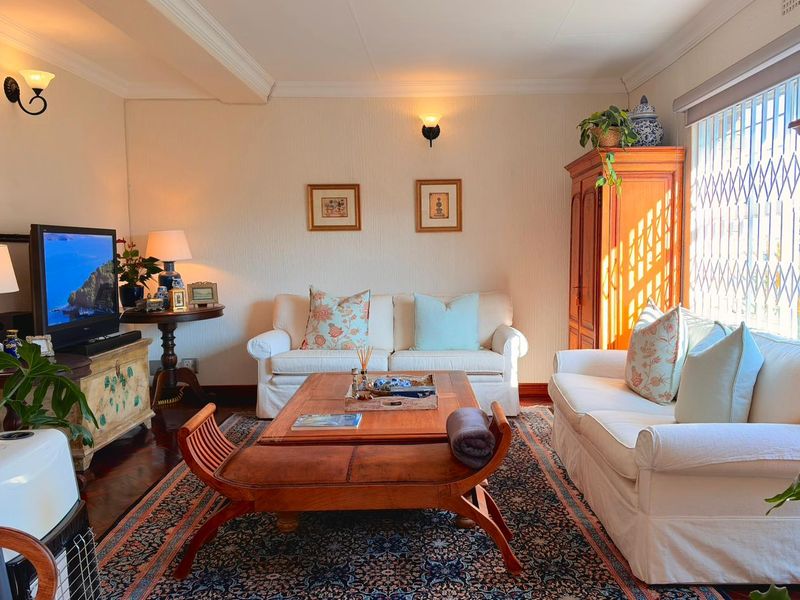 Sophisticated 3‐Bedroom Duplex Offering Exceptional Privacy, Character, and Modern Outdoor Living - Photo 7