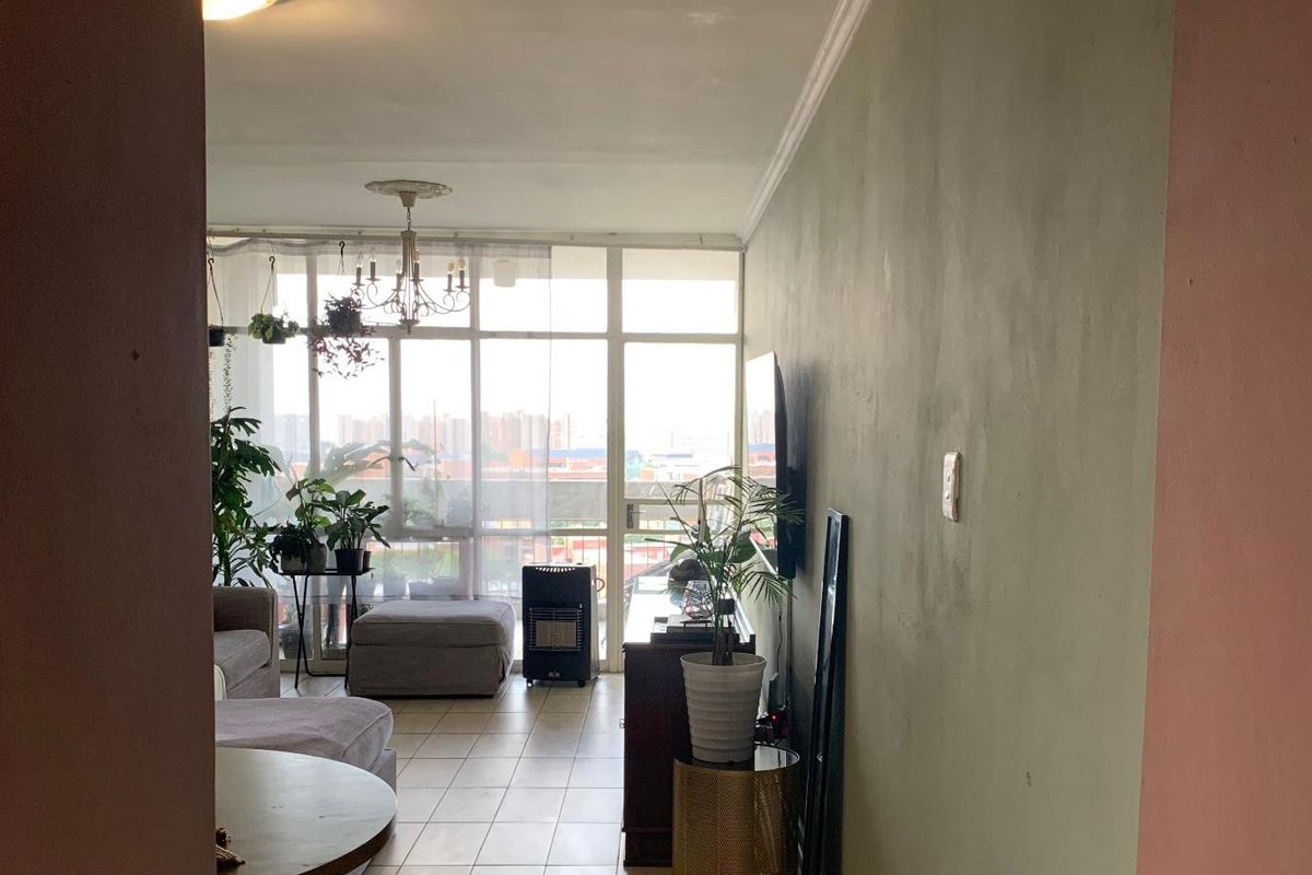 Spacious Apartment in Secure Majestic Towers, Parktown - Photo 2