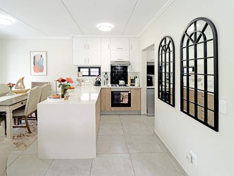 Beautifully Upgraded 3-Bedroom Home in Springwood Estate - Photo 5