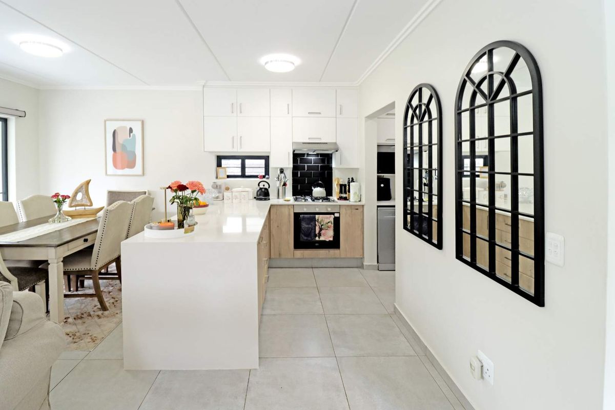 Beautifully Upgraded 3-Bedroom Home in Springwood Estate - Photo 5