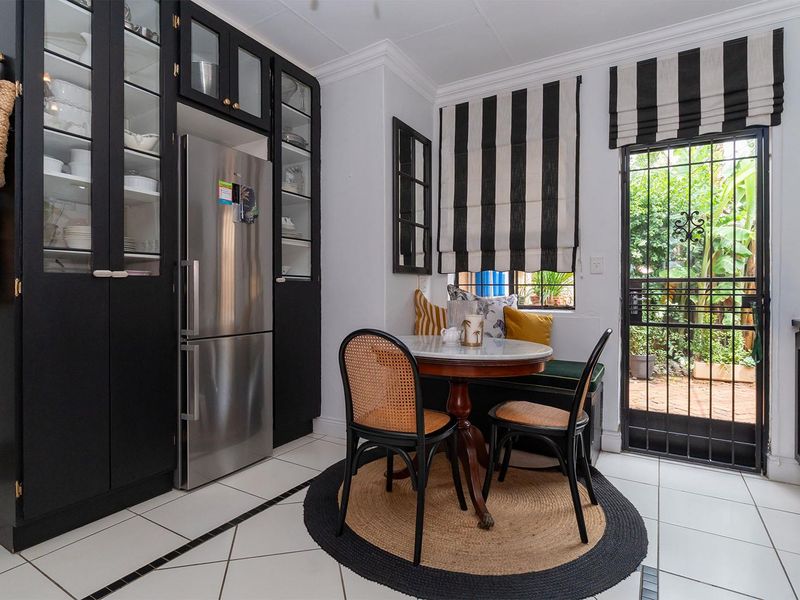 SUPERB SPACIOUS 3 BEDROOM TOWNHOUSE - Photo 9