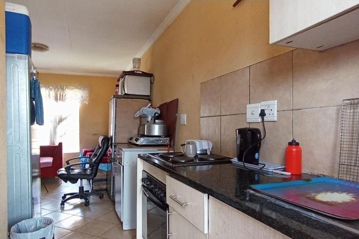 Stunning Apartment In Olievenhoutbosch - Photo 3