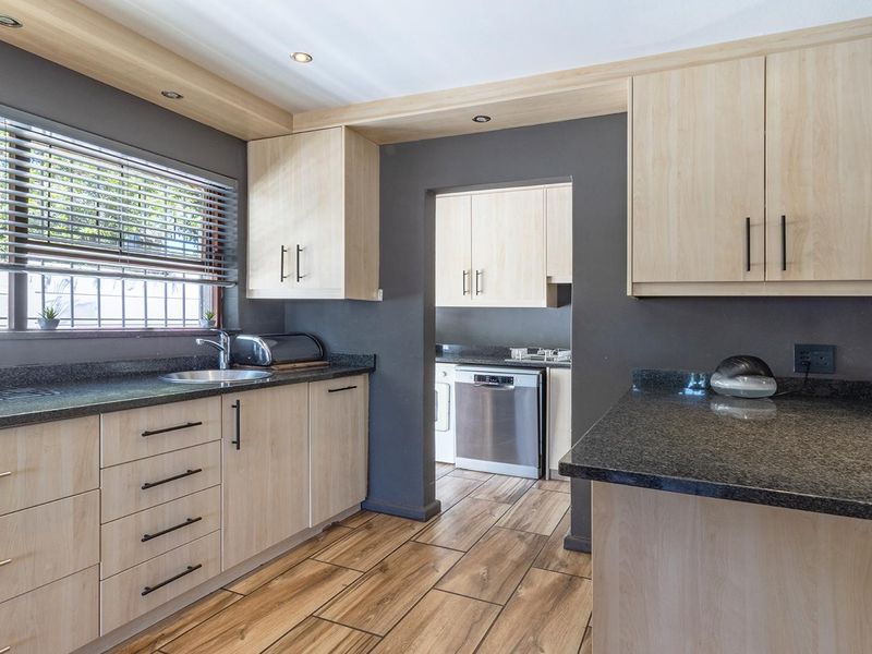 Large 3 Bedroom, 2 Bathroom Family Home For Sale - Photo 10