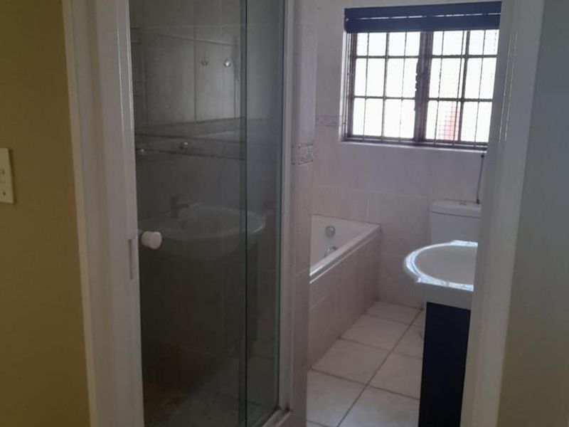 2 Bedroom Townhouse for Sale in High Street Mews - Photo 6