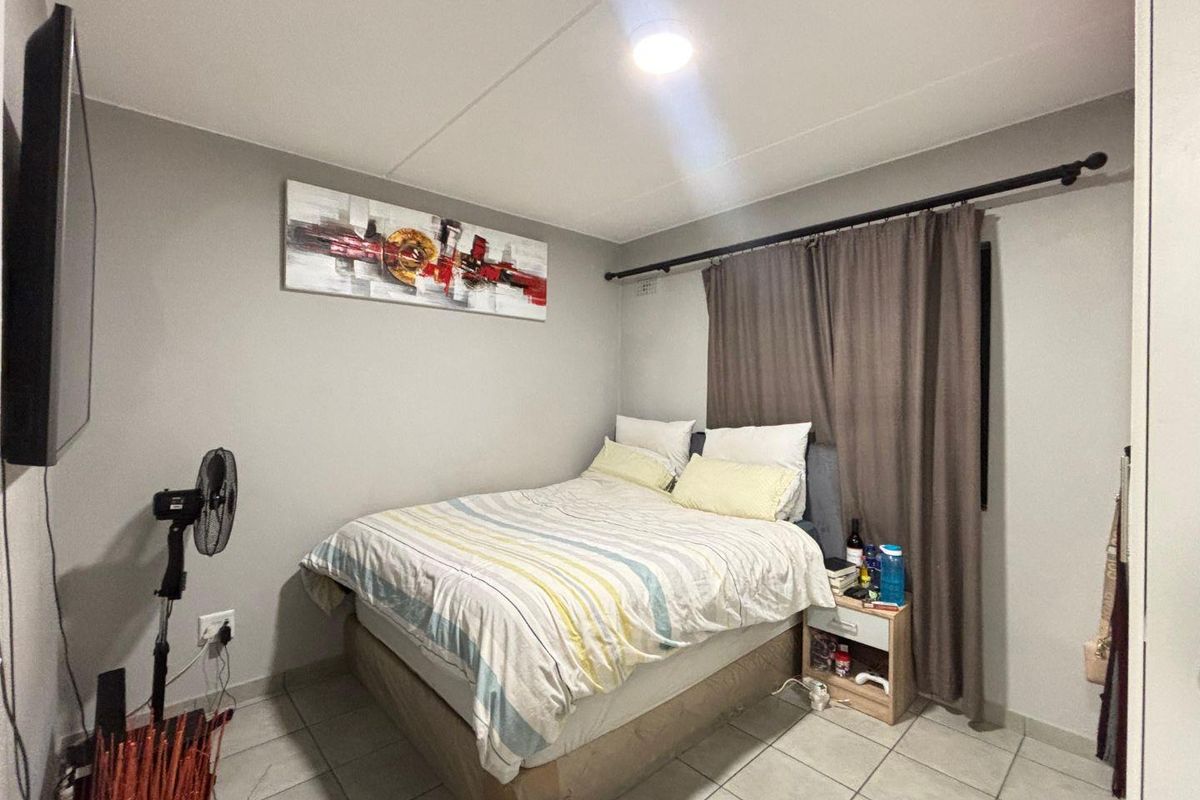 2 Bedroom Apartment For Sale in Parklands East - Photo 5