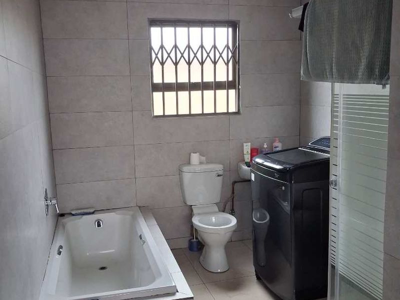 3 Bedroom House For Sale in Vanderbijlpark CE7 - Photo 6