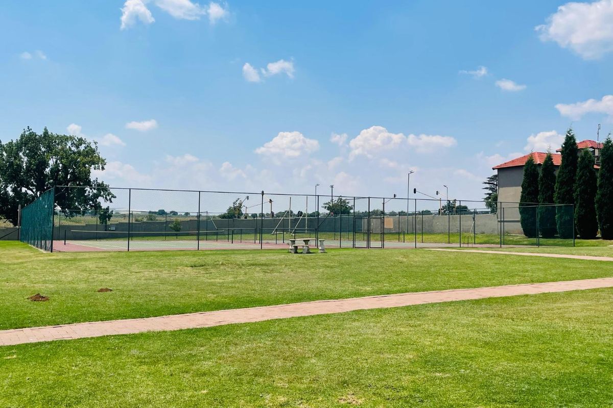 2 Bedroom Apartment / Flat for Sale in Parkrand - Photo 3