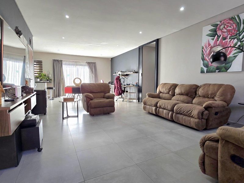 3 Bedroom Townhouse Cluster Home for Sale in New Redruth - Photo 2