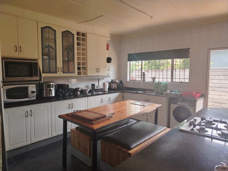 AN INCOME GENERATING PROPERTY - Photo 4