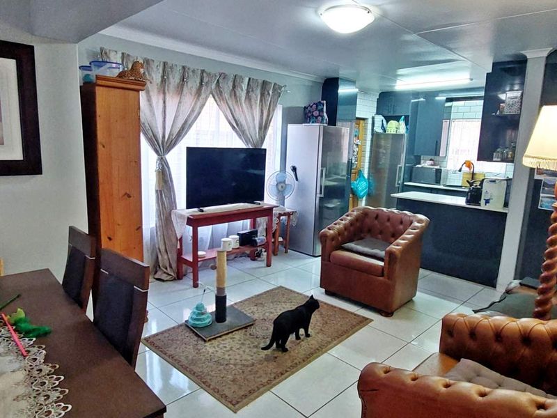 2 Bed Cluster in Pet Friendly Secure Complex - Photo 2