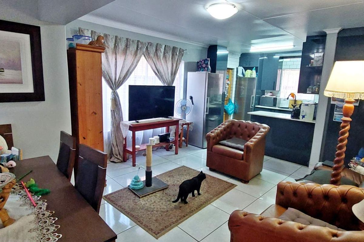 2 Bed Cluster in Pet Friendly Secure Complex - Photo 2