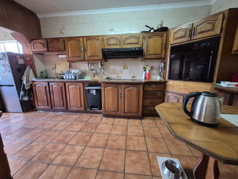 Huge Family Home in a Prime Location for Sale - Photo 6