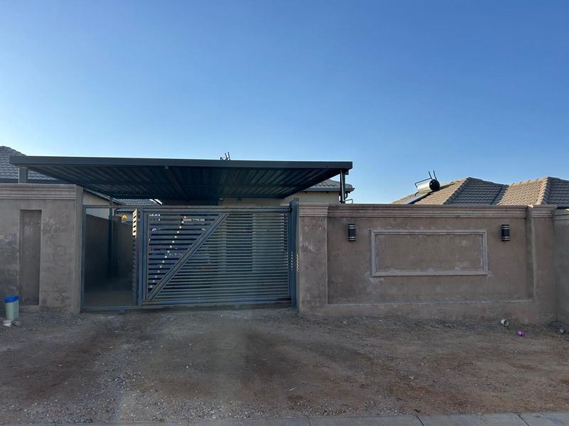 Clayville Ext 76-R950 000 Family Home - Photo 10