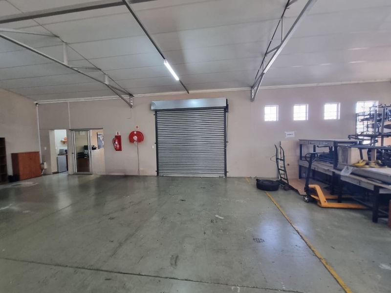 WAREHOUSE SPACE TO LET | SOUTHERN INDUSTRIAL – 115 SQM (INSIDE) + 37 SQM (OUTSIDE) - Photo 6