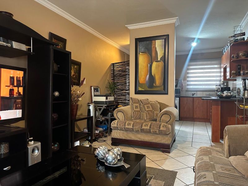 Sole mandate. Stunning ground floor apartment across Mall@Reds in a 24h security complex. Lifestyle of comfort and convenience. - Photo 3