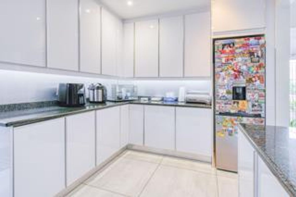 3 Bedroom House for Sale in Glenvista - Photo 4