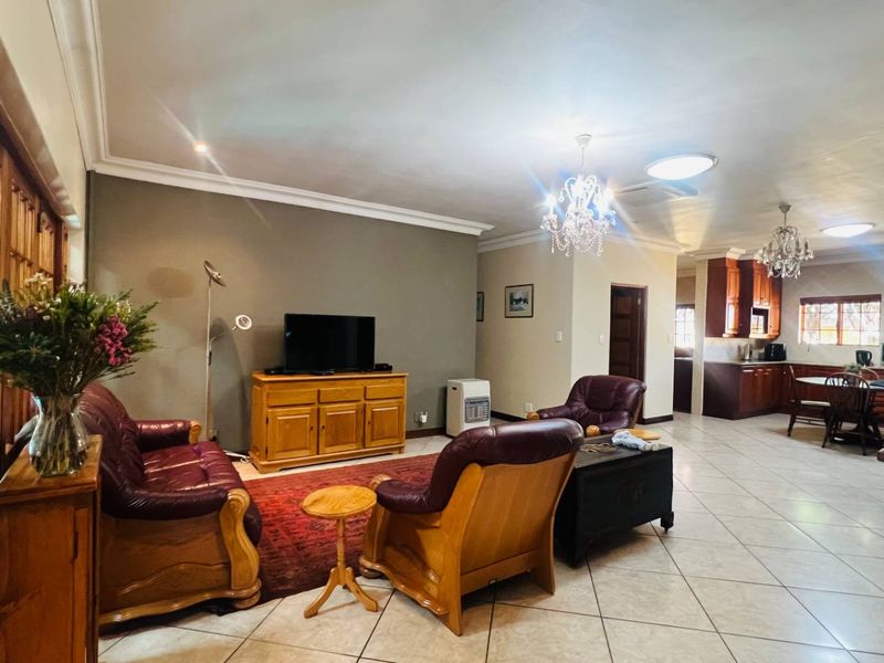 A Rare Midstream Gem - Immaculate, Freshly Painted Family Home | 3 Bedrooms | 1 Study | 3 Bathrooms | Midstream Estate - Photo 7