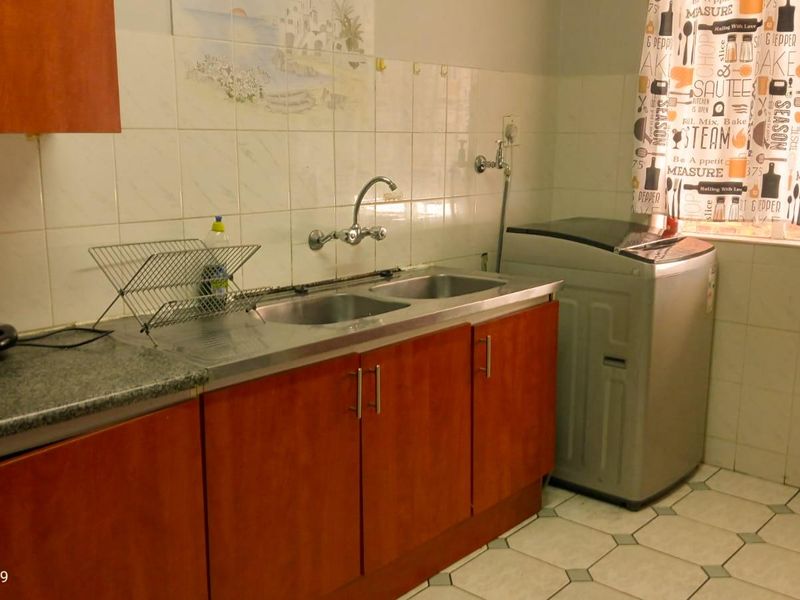 2 Bedroom Apartment In Edleen Ext 1 Kempton Park - Photo 2